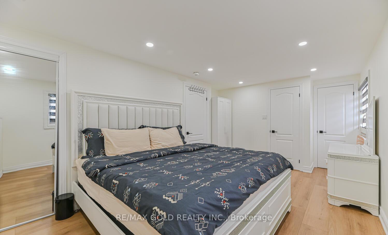 Photo 18 of 81 Drake Boulevard, Brampton, Southgate — HOMEH