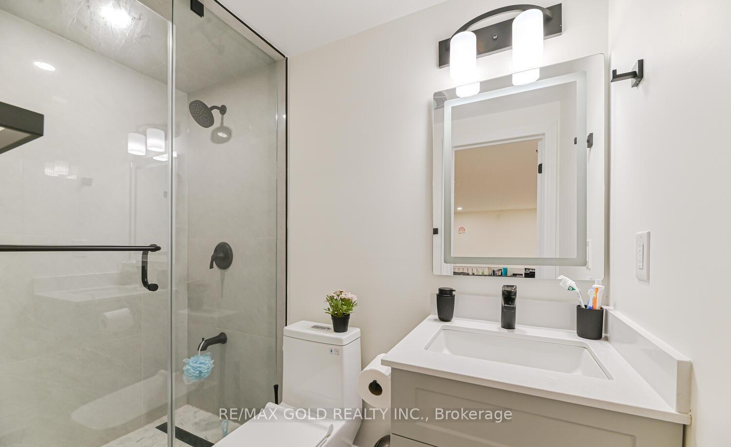 Photo 19 of 81 Drake Boulevard, Brampton, Southgate — HOMEH