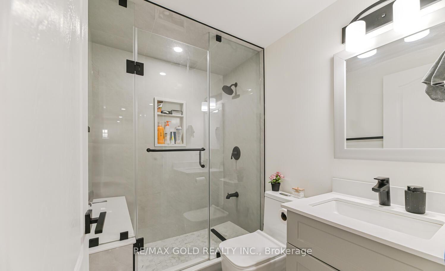 Photo 24 of 81 Drake Boulevard, Brampton, Southgate — HOMEH