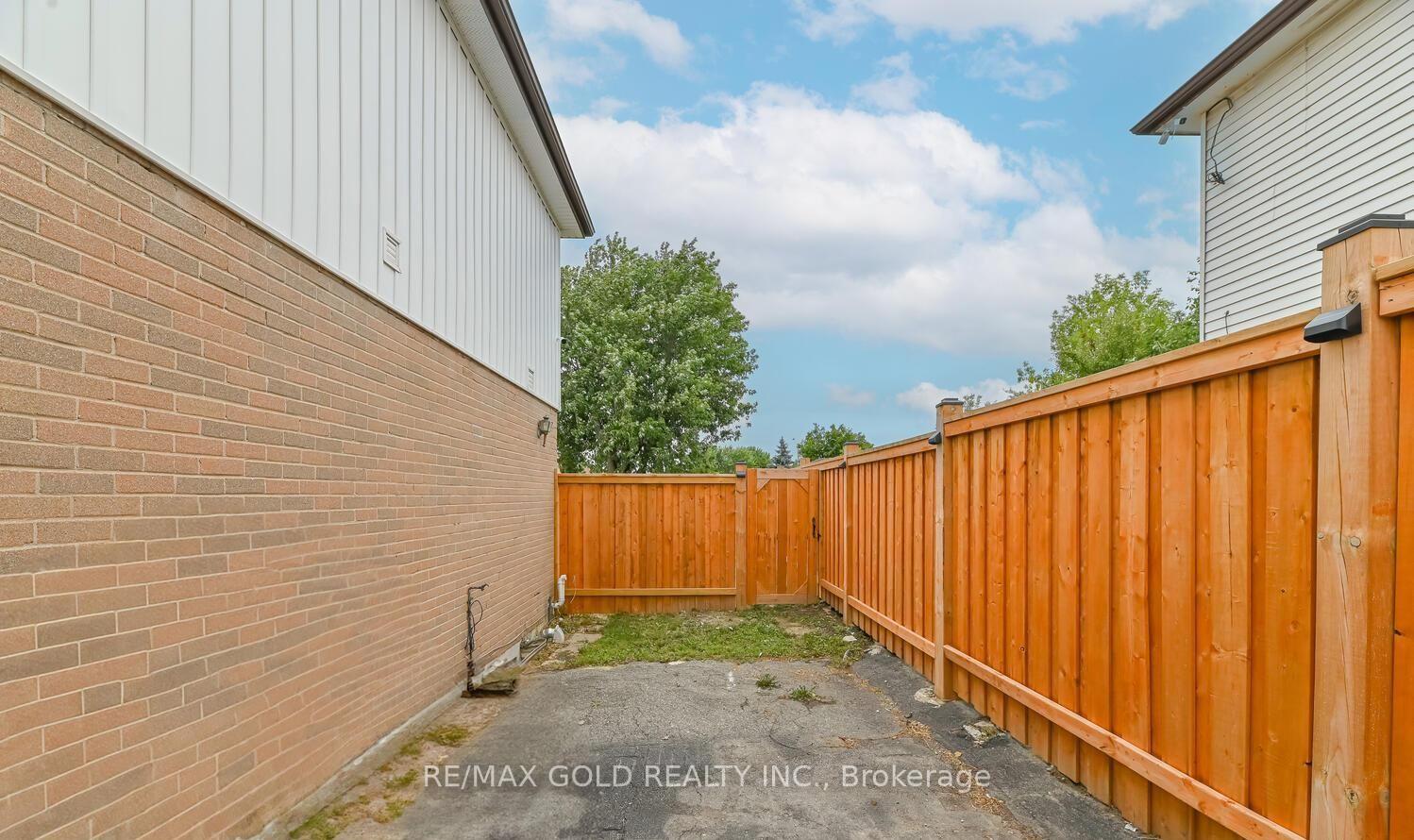 Photo 33 of 81 Drake Boulevard, Brampton, Southgate — HOMEH