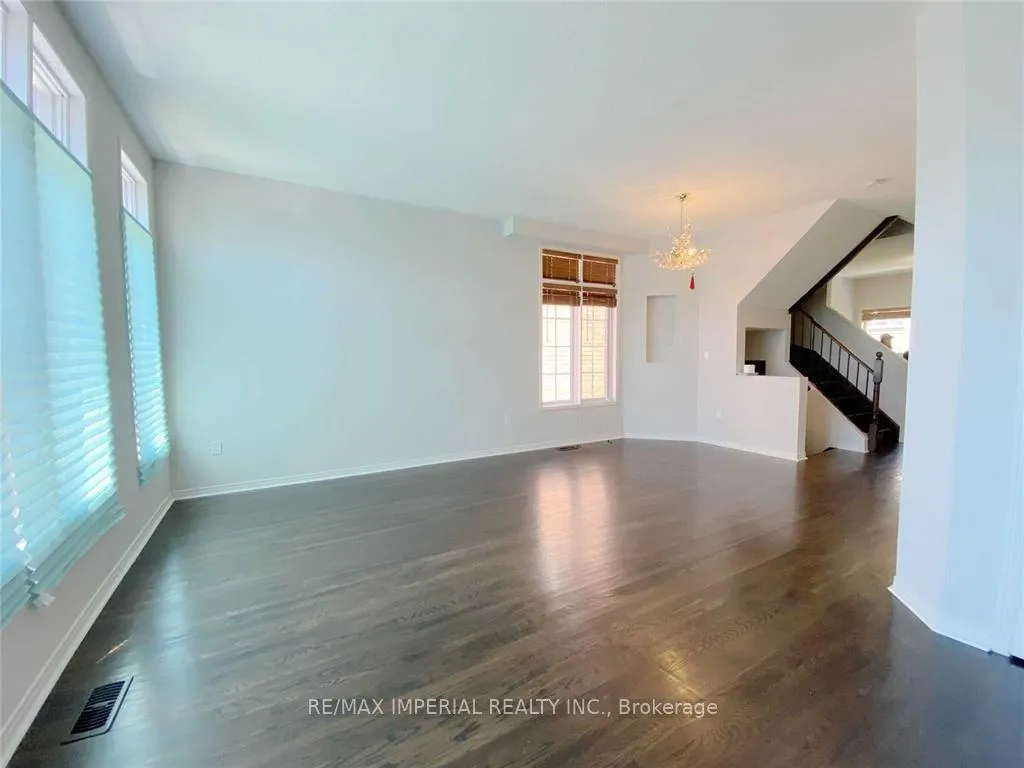 Photo 2 of 13 Fairlawn Avenue, Markham, Berczy — HOMEH