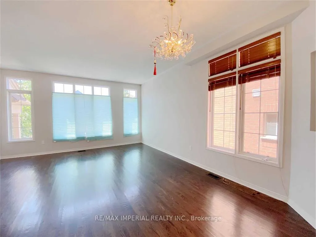 Photo 3 of 13 Fairlawn Avenue, Markham, Berczy — HOMEH