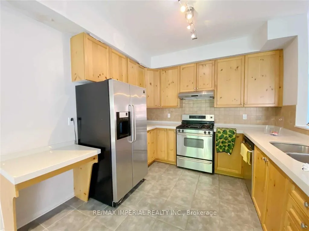 Photo 4 of 13 Fairlawn Avenue, Markham, Berczy — HOMEH