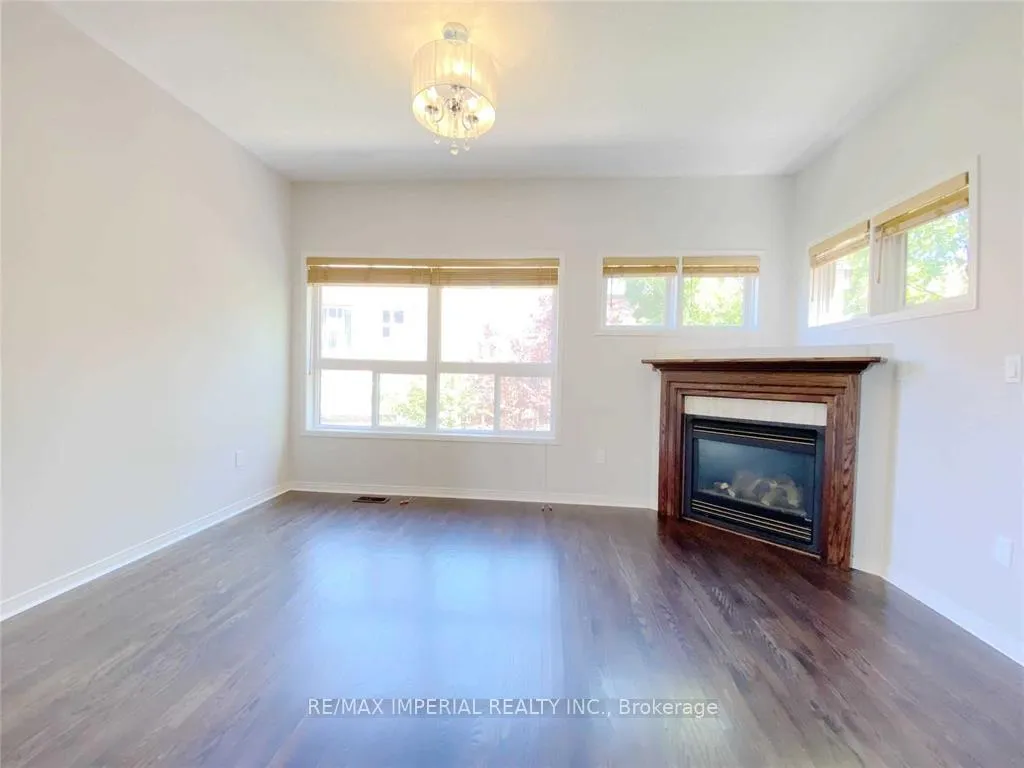 Photo 6 of 13 Fairlawn Avenue, Markham, Berczy — HOMEH