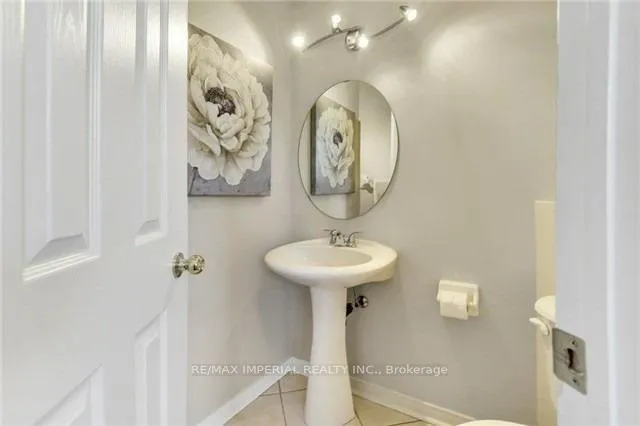 Photo 7 of 13 Fairlawn Avenue, Markham, Berczy — HOMEH