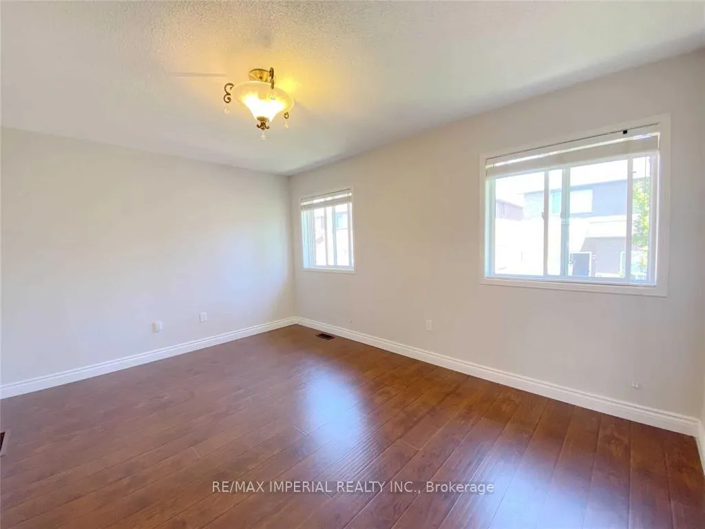 Photo 8 of 13 Fairlawn Avenue, Markham, Berczy — HOMEH