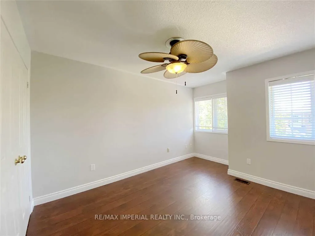 Photo 11 of 13 Fairlawn Avenue, Markham, Berczy — HOMEH