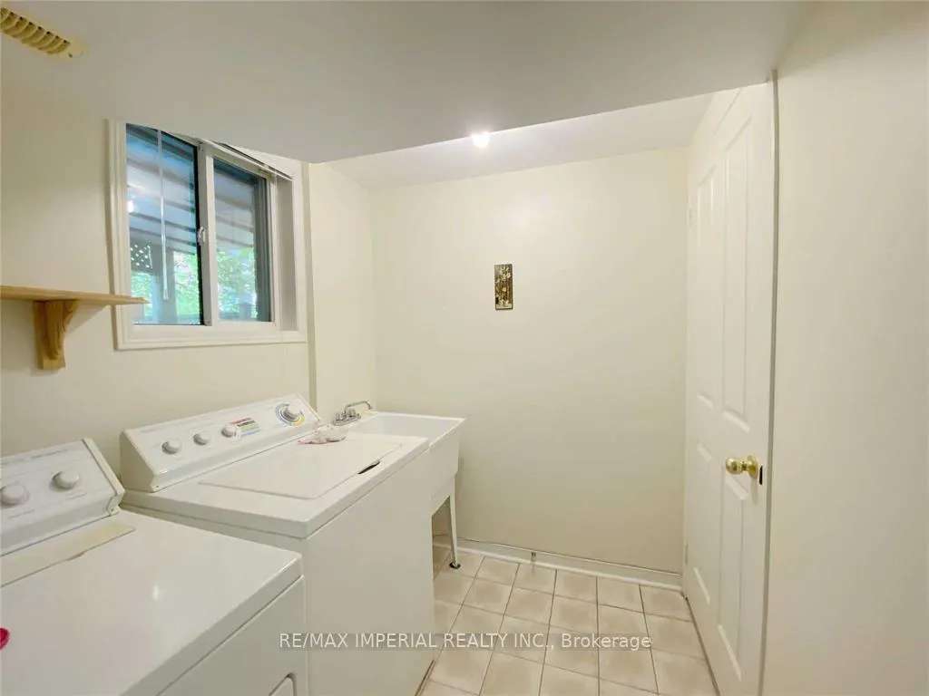 Photo 15 of 13 Fairlawn Avenue, Markham, Berczy — HOMEH