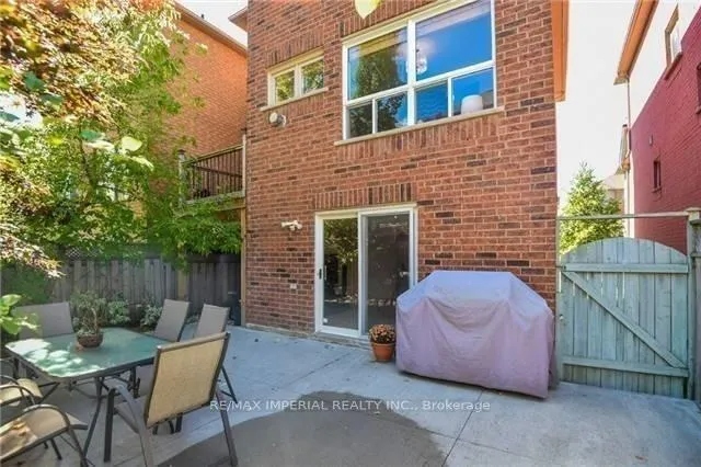 Photo 16 of 13 Fairlawn Avenue, Markham, Berczy — HOMEH