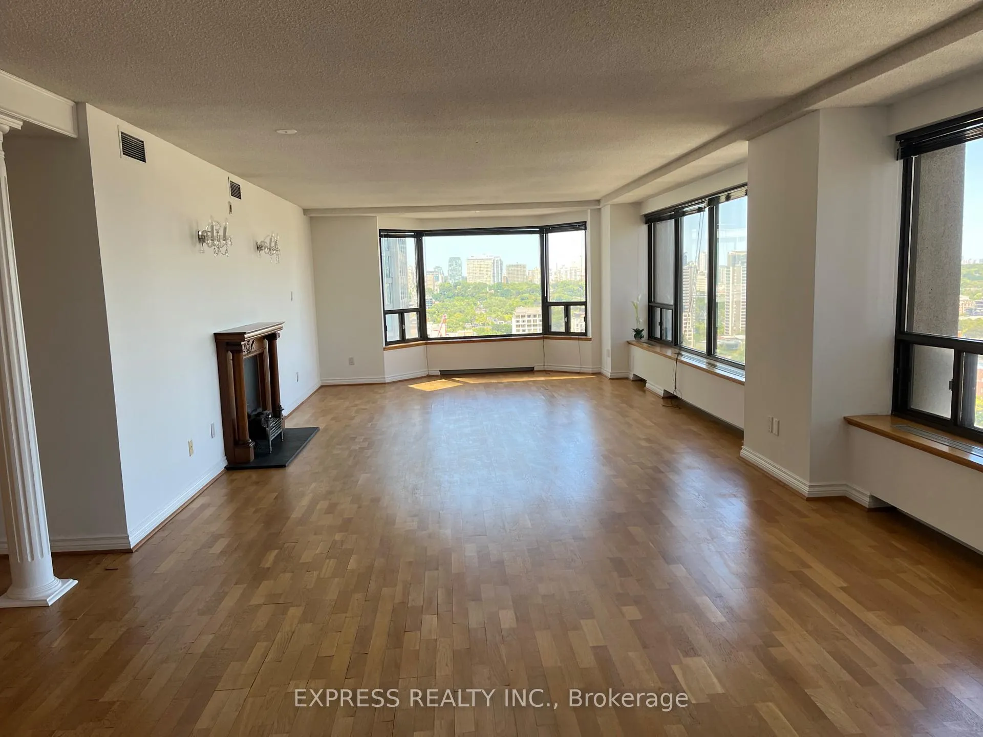 Photo 3 of Unit 2001, 175 Cumberland Street, Toronto, The Annex — HOMEH