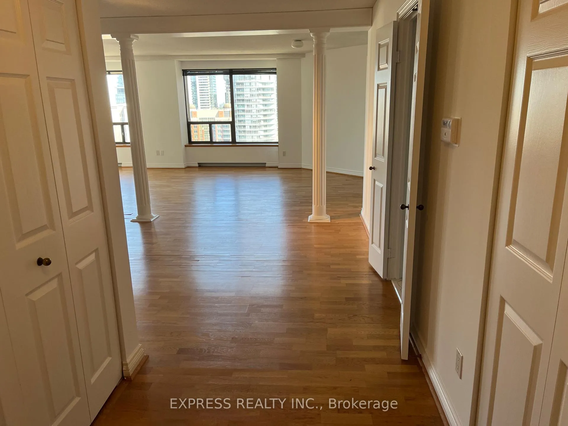 Photo 4 of Unit 2001, 175 Cumberland Street, Toronto, The Annex — HOMEH