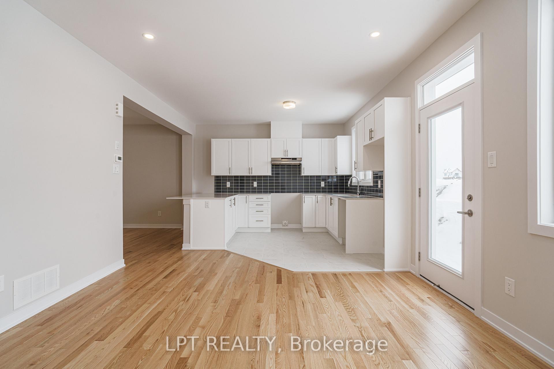 Photo 12 of 1937 Elevation Road, Ottawa, Barrhaven - Half Moon Bay — HOMEH