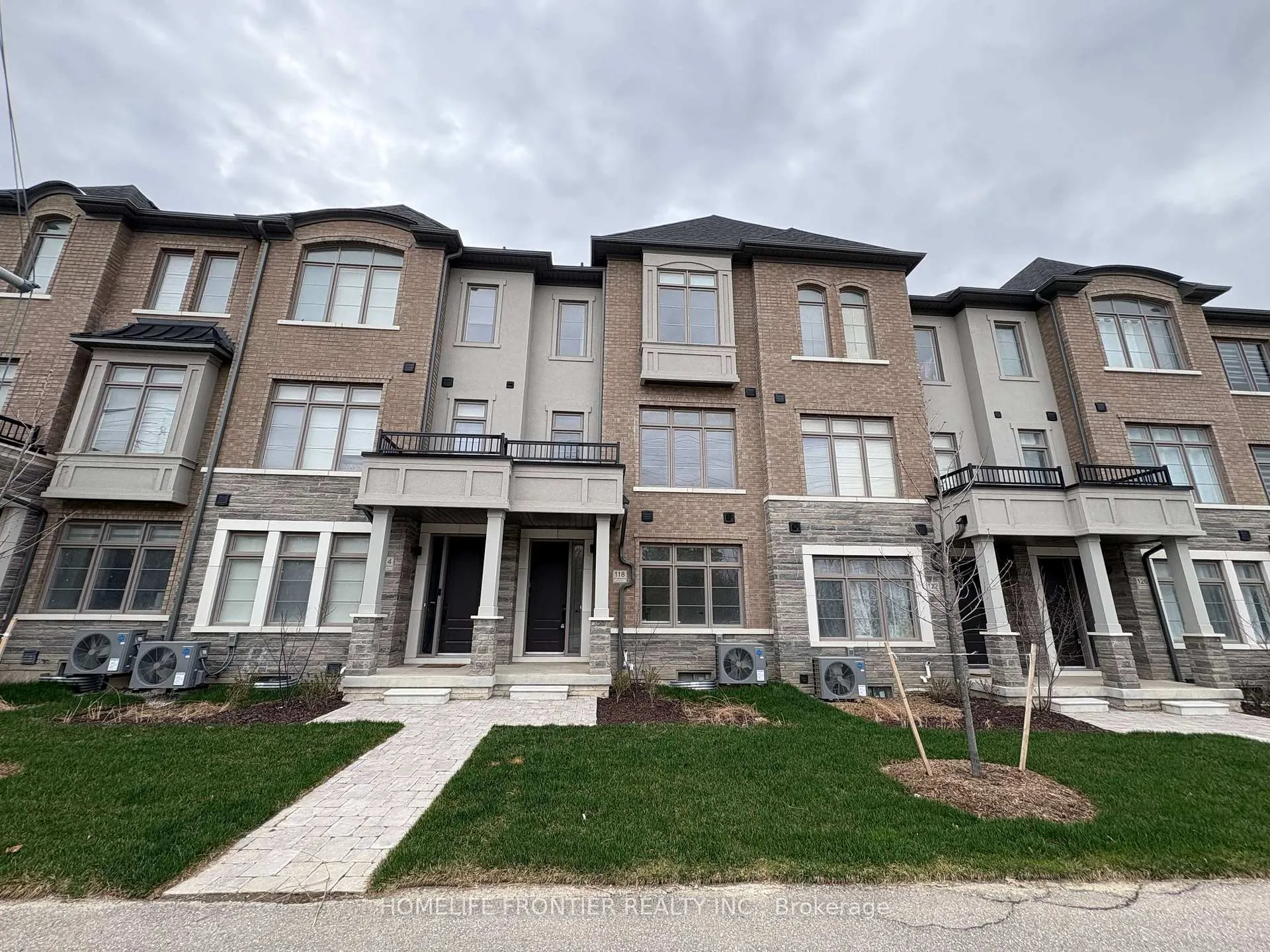 Front of Unit 118, 118 De La Roche Drive