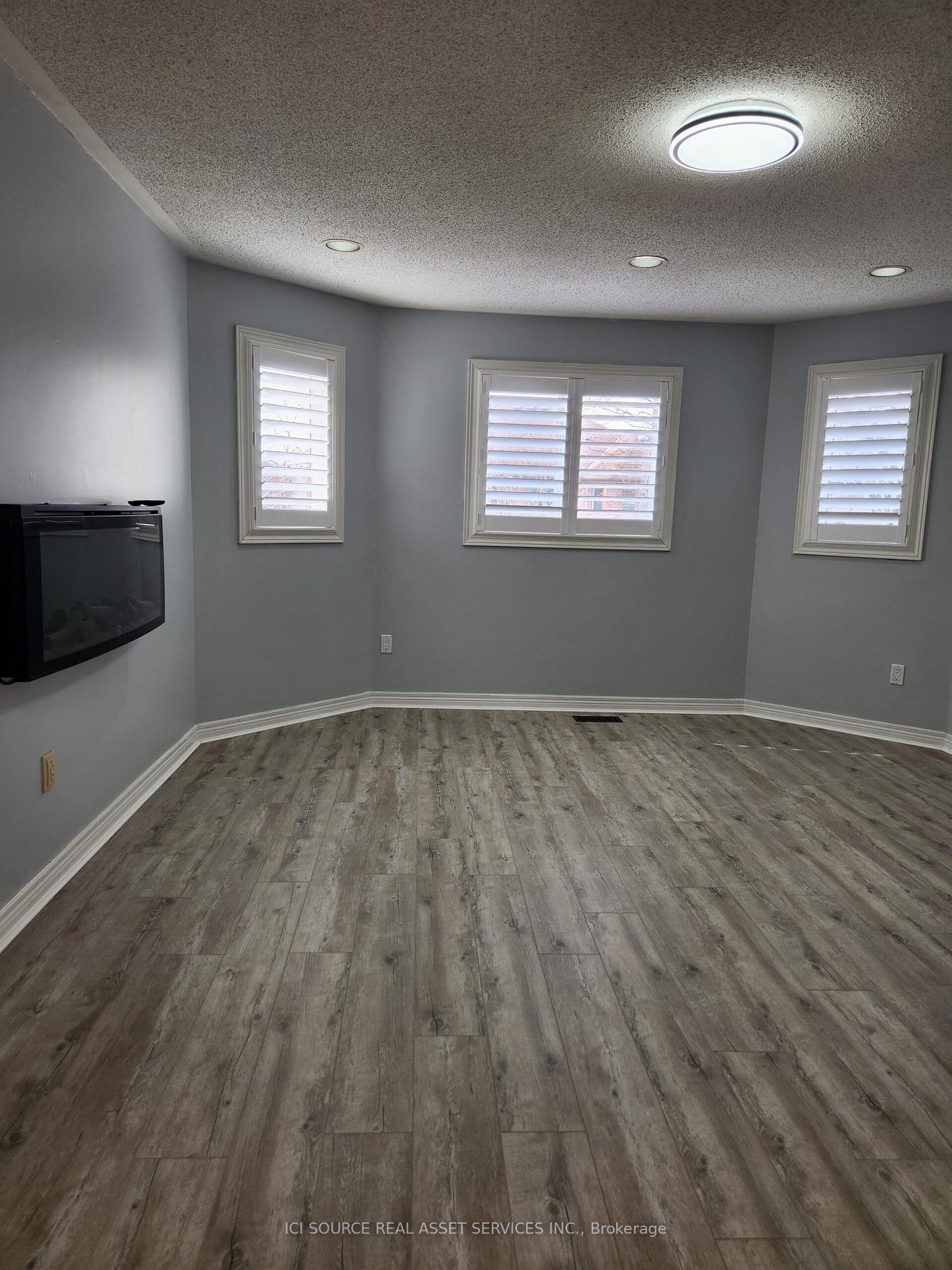 Photo 10 of 2037 Mckerlie Crescent, Burlington, Rose — HOMEH