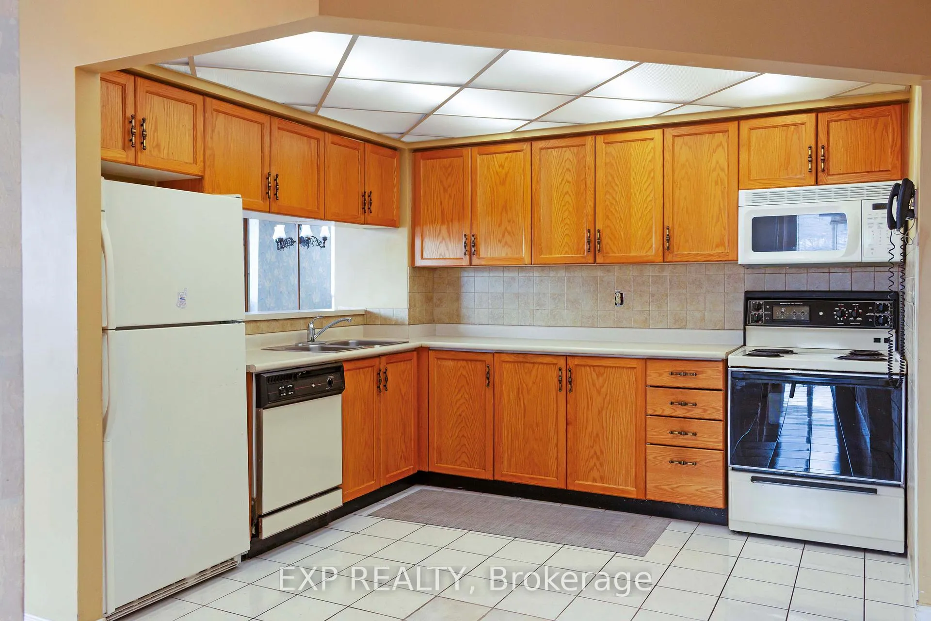 Photo 2 of Unit 204, 495 Highway 8, Hamilton, Stoney Creek — HOMEH