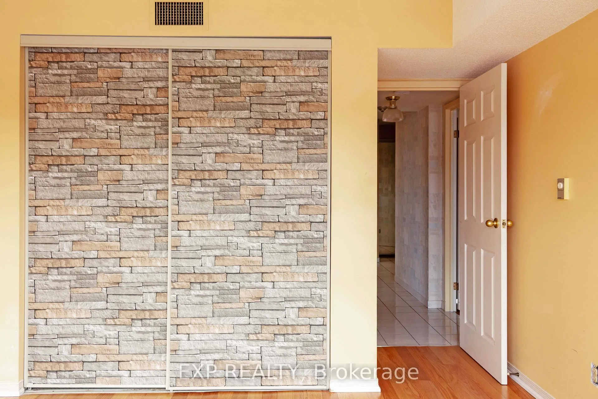 Photo 8 of Unit 204, 495 Highway 8, Hamilton, Stoney Creek — HOMEH