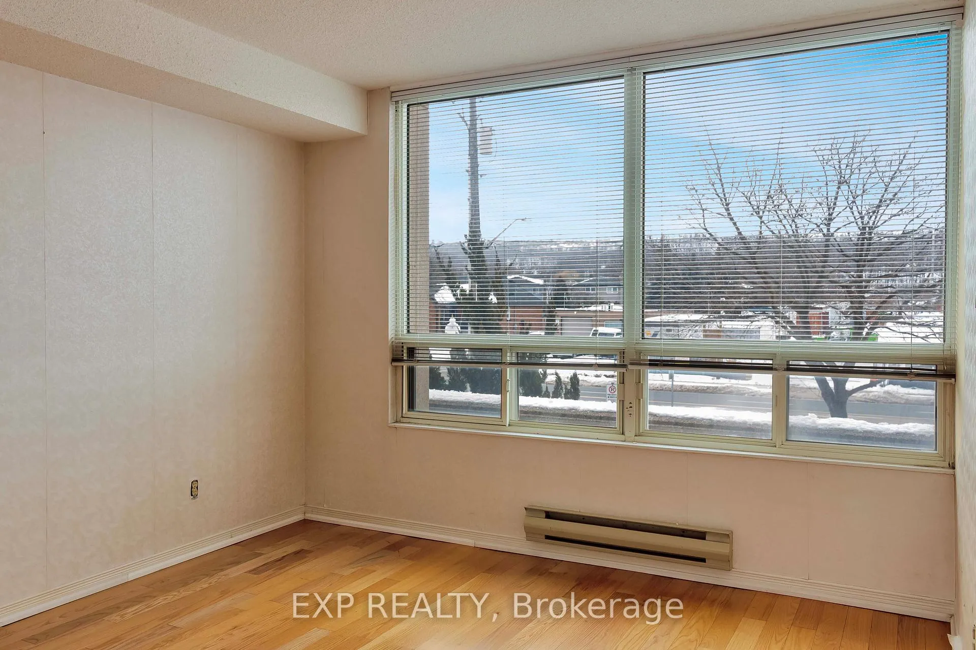Photo 9 of Unit 204, 495 Highway 8, Hamilton, Stoney Creek — HOMEH