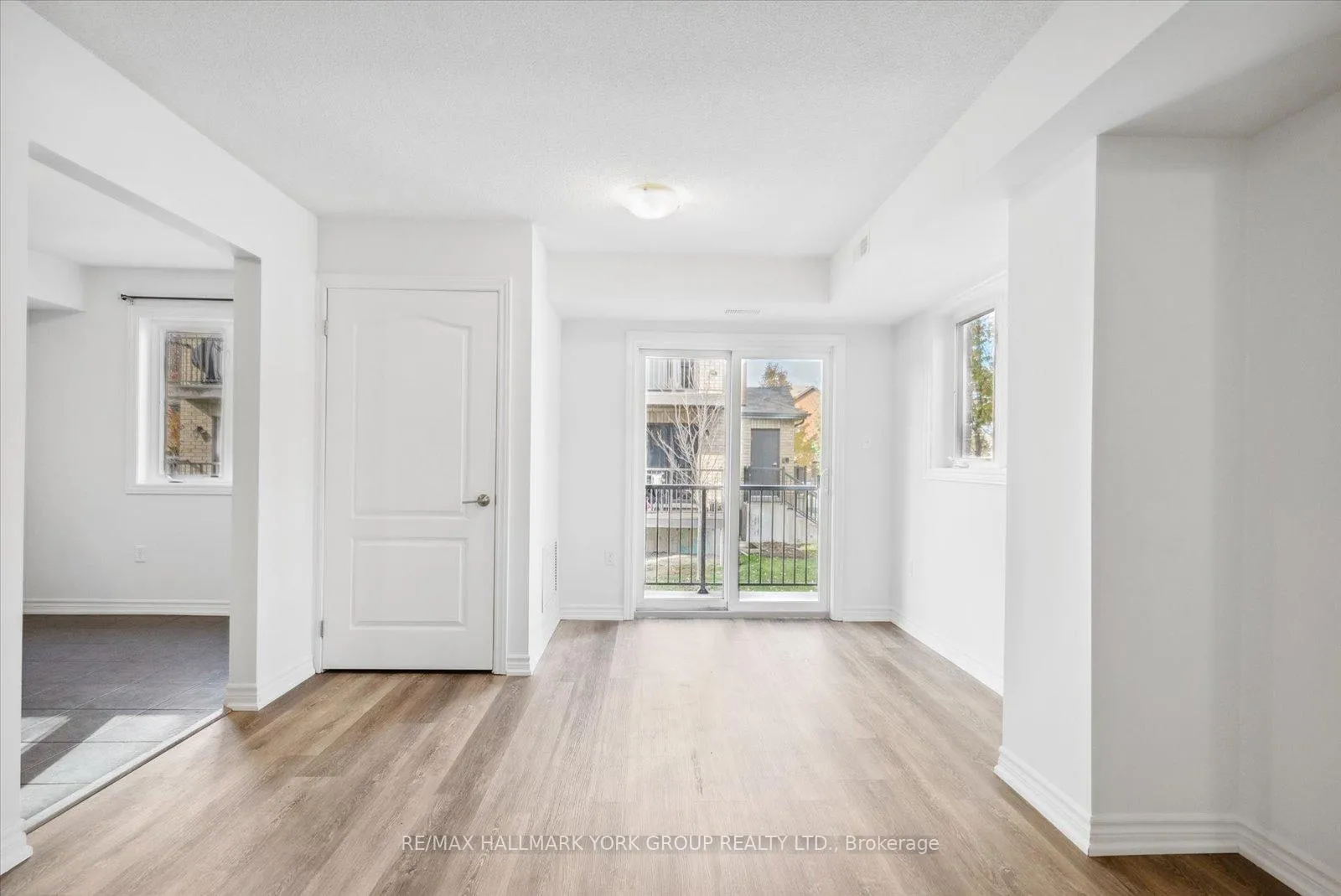Photo 4 of Unit 8, 27 Madelaine Drive, Barrie, Painswick South — HOMEH