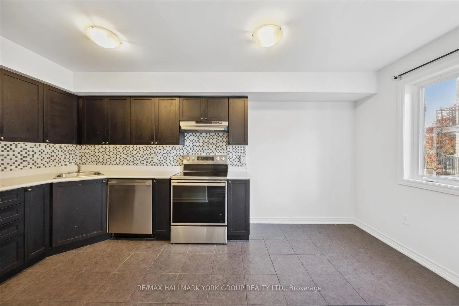 Photo 5 of Unit 8, 27 Madelaine Drive, Barrie, Painswick South — HOMEH
