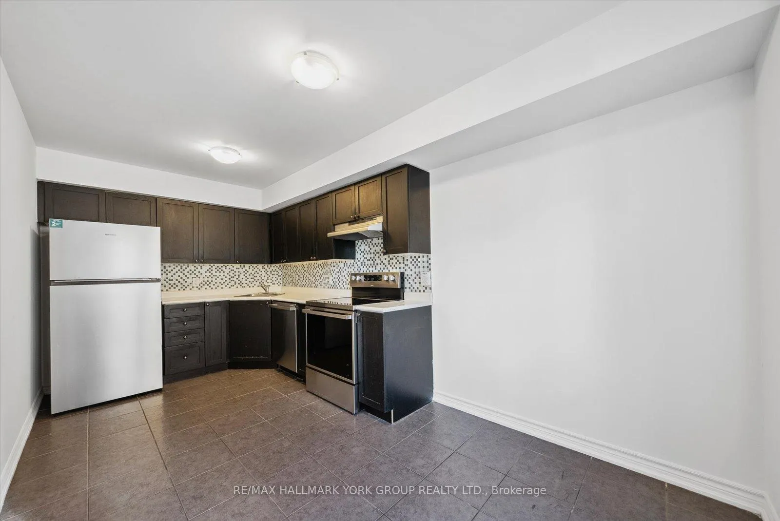 Photo 6 of Unit 8, 27 Madelaine Drive, Barrie, Painswick South — HOMEH