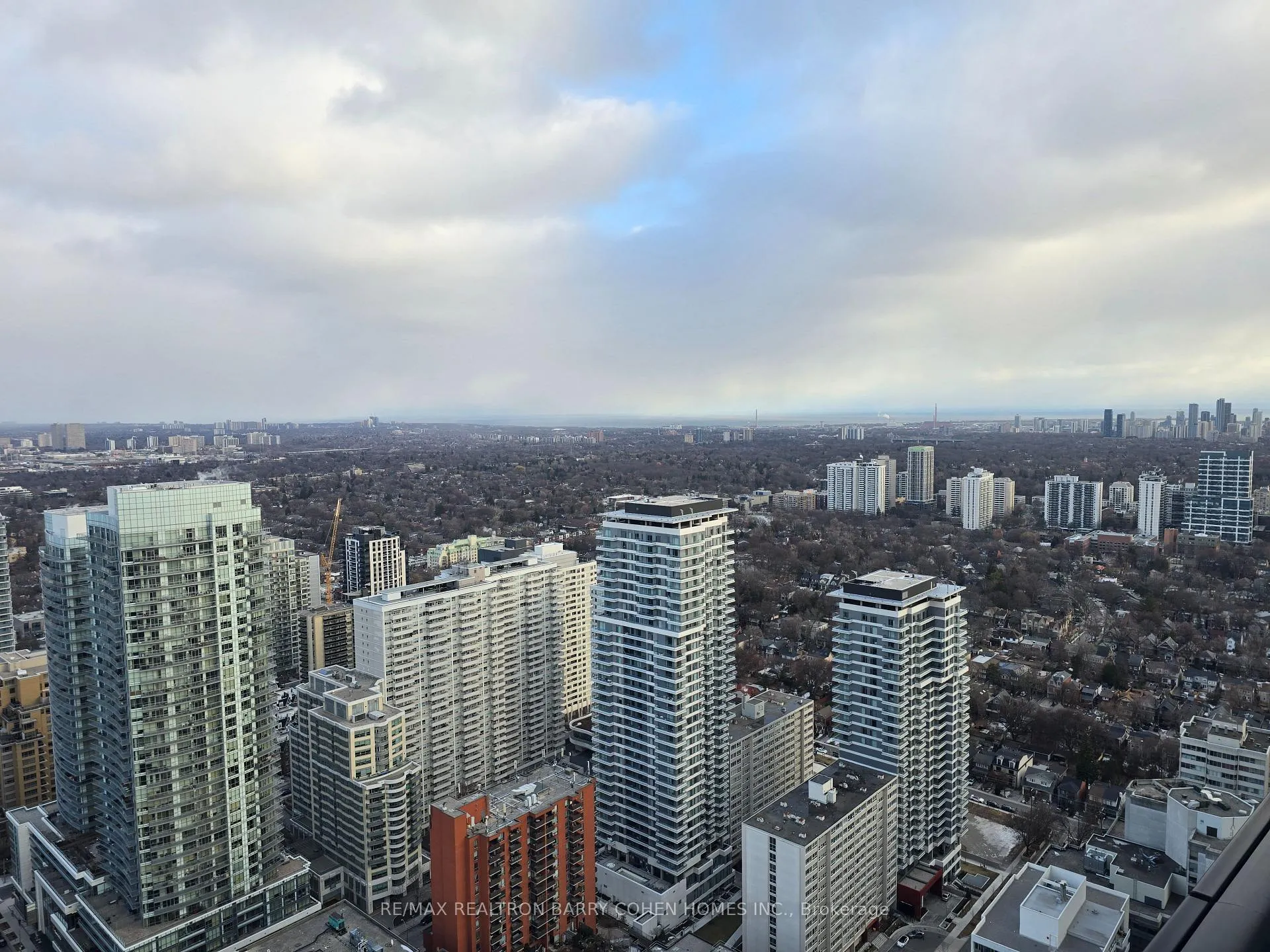 Photo 2 of Unit 4209, 8 Eglinton Avenue E, Toronto, Mount Pleasant West — HOMEH