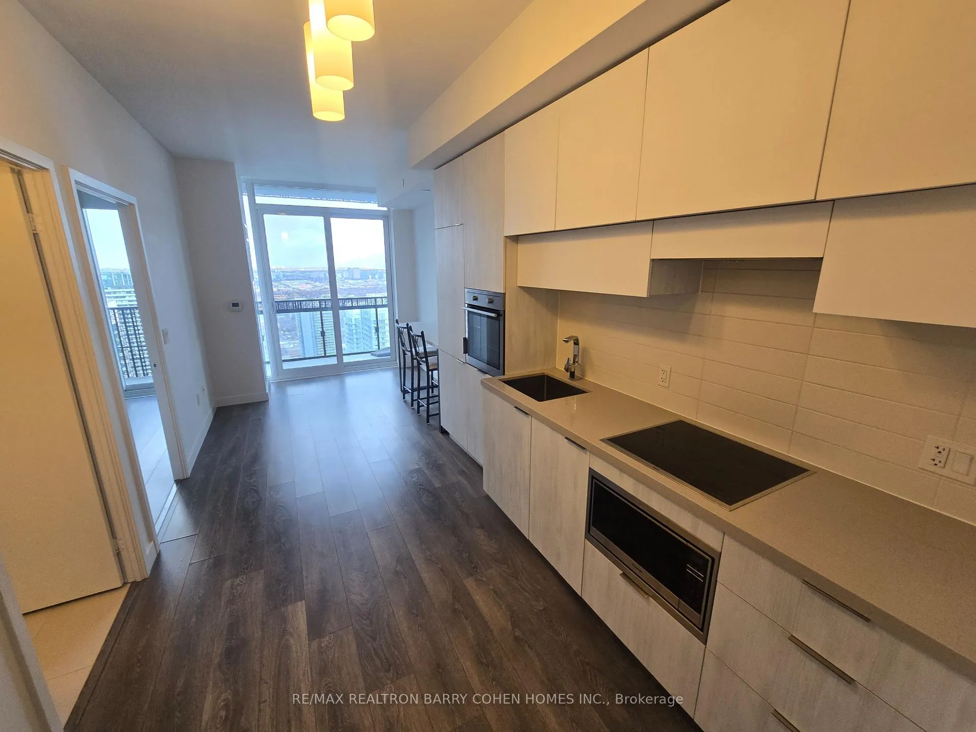 Photo 4 of Unit 4209, 8 Eglinton Avenue E, Toronto, Mount Pleasant West — HOMEH