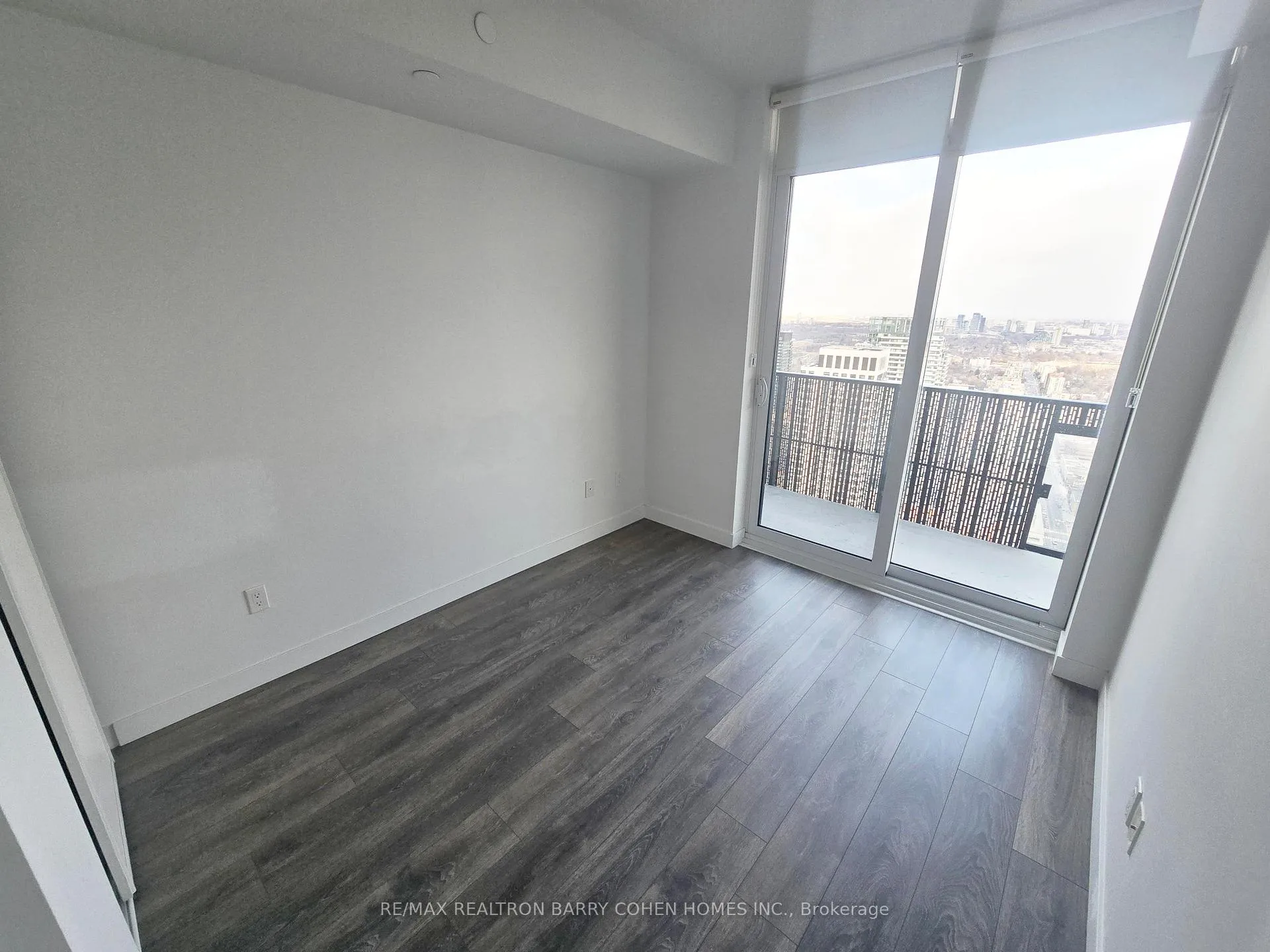 Photo 8 of Unit 4209, 8 Eglinton Avenue E, Toronto, Mount Pleasant West — HOMEH