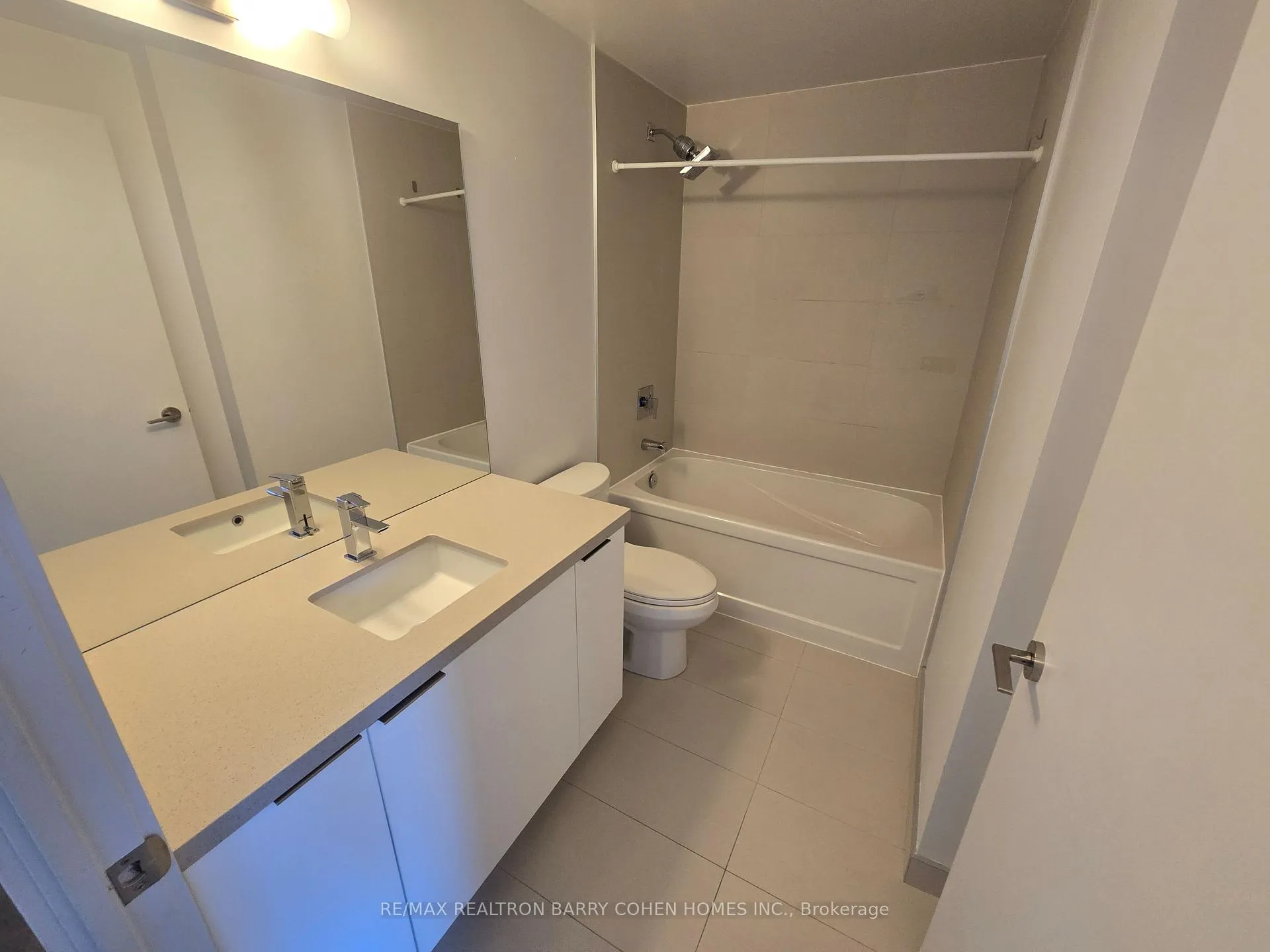 Photo 9 of Unit 4209, 8 Eglinton Avenue E, Toronto, Mount Pleasant West — HOMEH