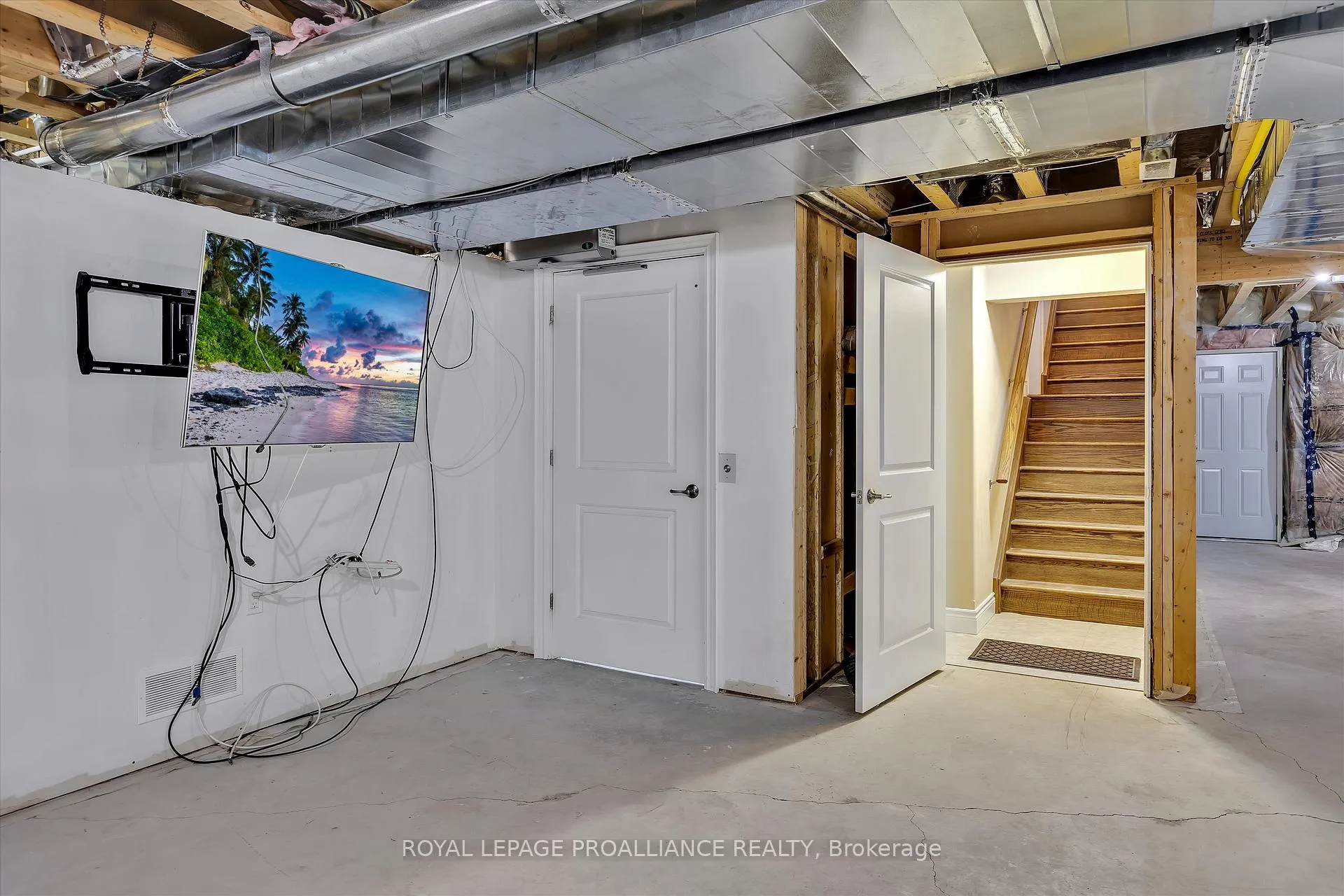 Photo 27 of 23 Brinton Drive, Peterborough, Otonabee Ward 1 — HOMEH