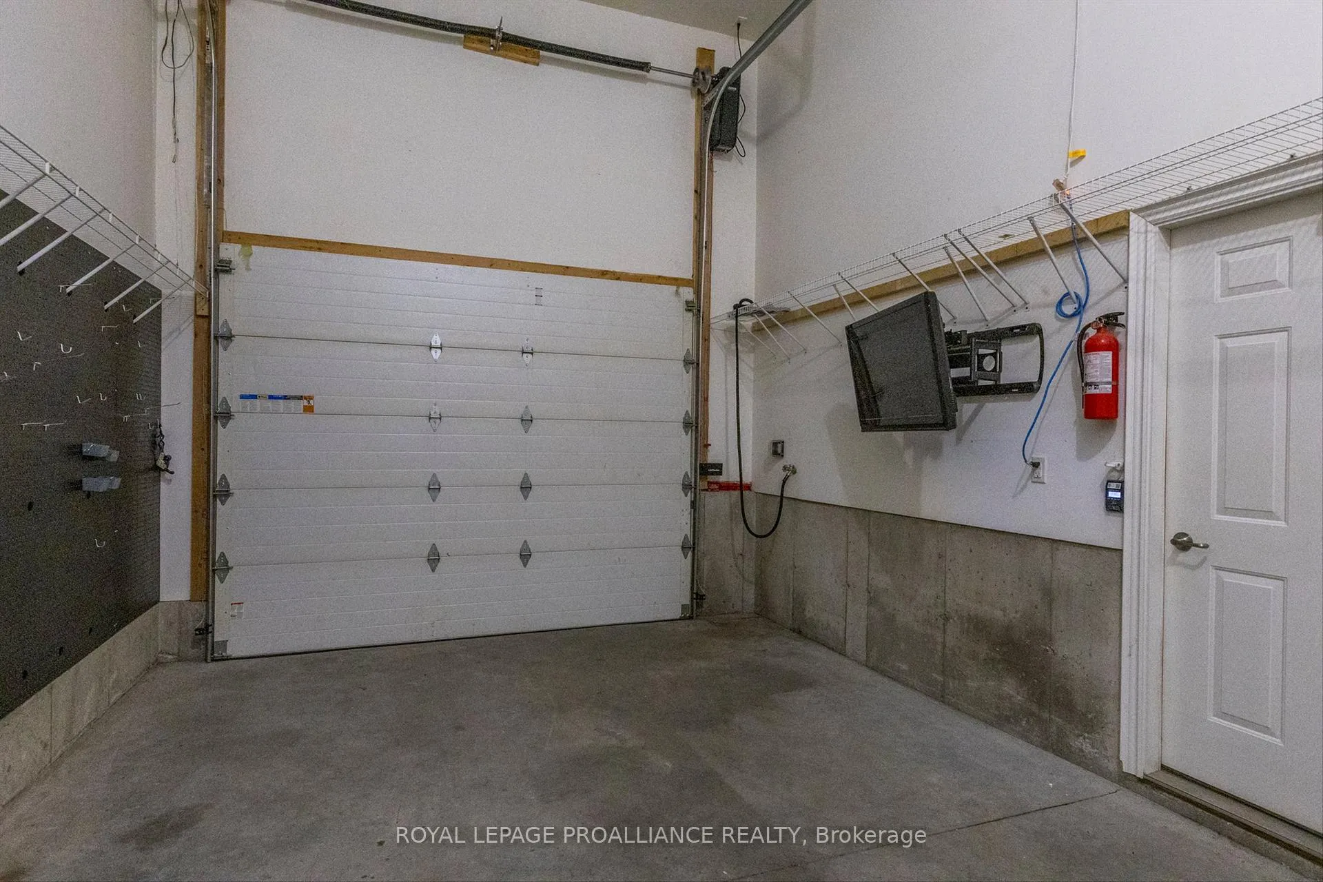 Photo 33 of 23 Brinton Drive, Peterborough, Otonabee Ward 1 — HOMEH