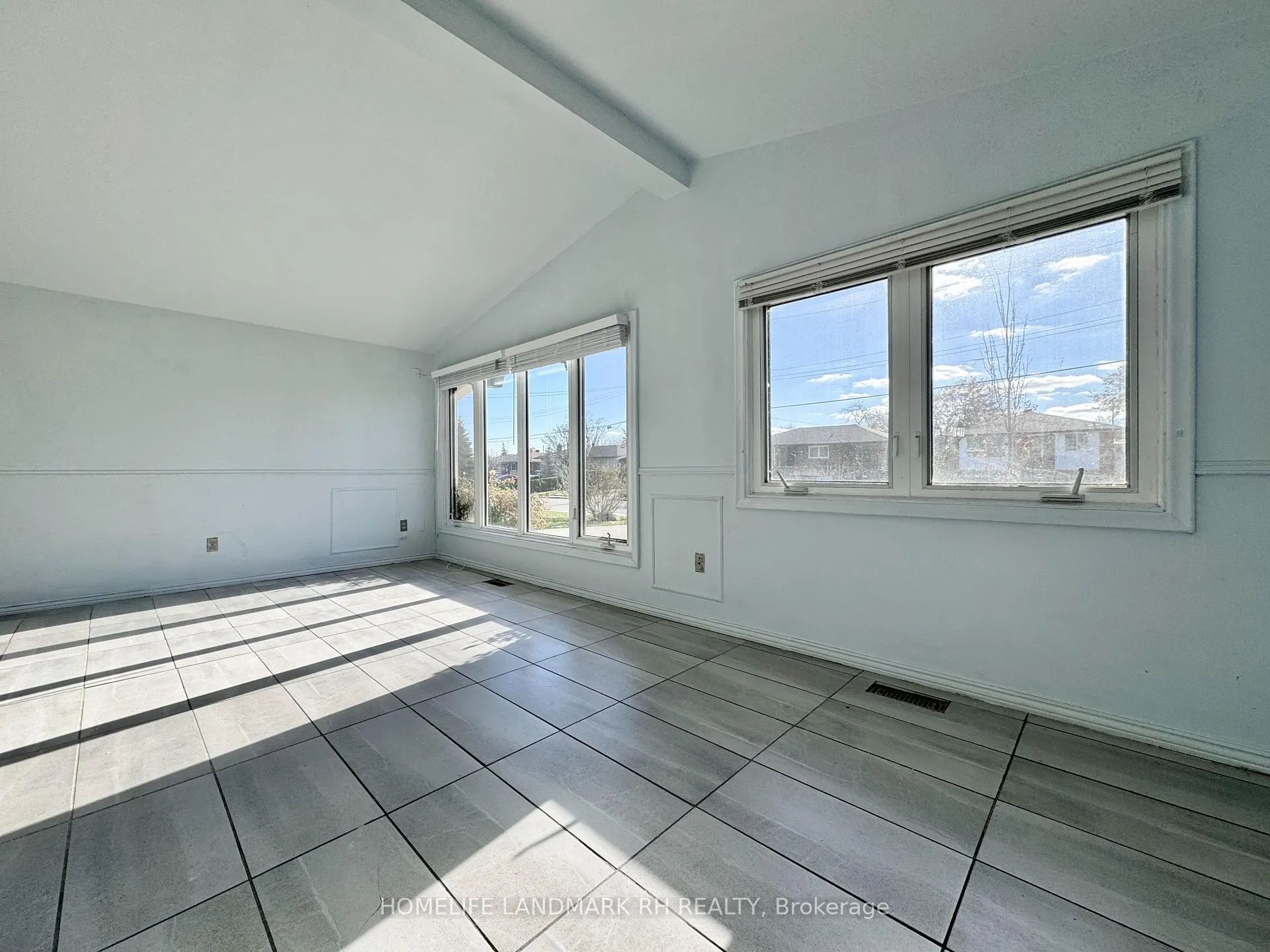 Photo 4 of 3 Lilacside Drive, Hamilton, Thorner — HOMEH