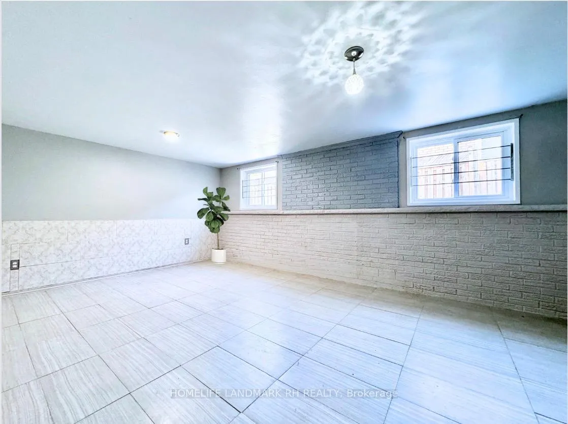 Photo 12 of 3 Lilacside Drive, Hamilton, Thorner — HOMEH