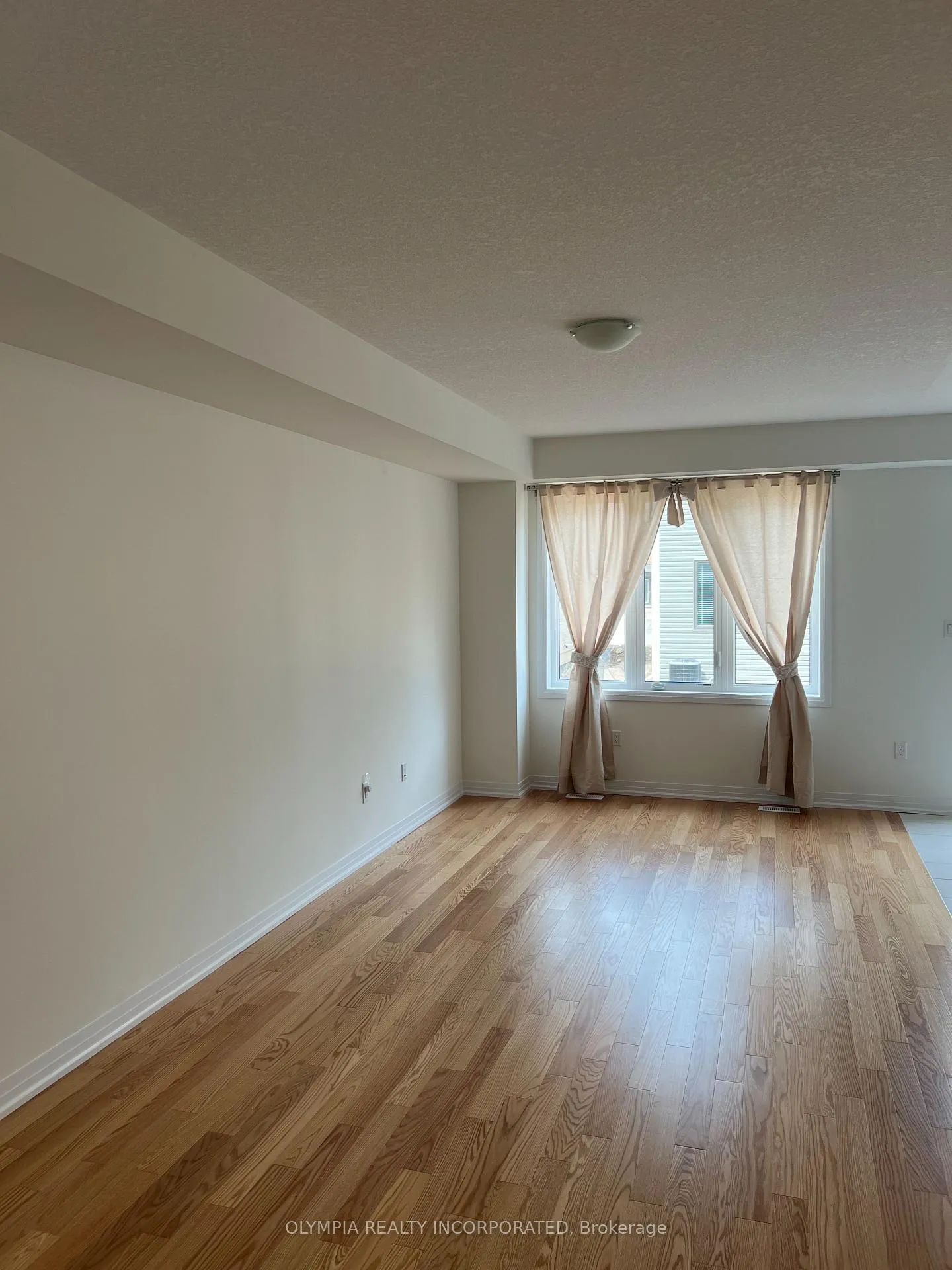 Photo 10 of 21 McMillan Place, Welland, Hwy 406/Welland — HOMEH