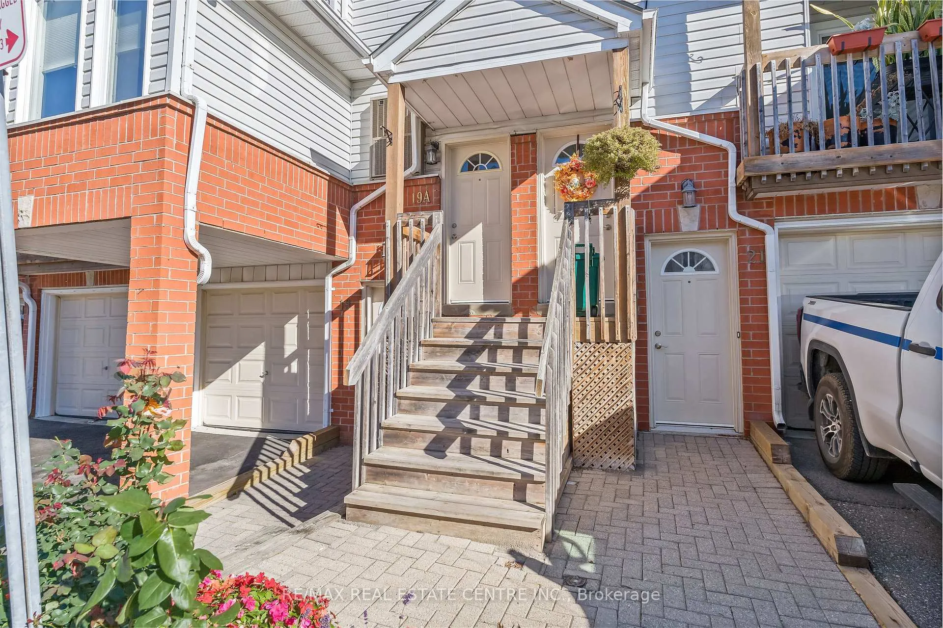 Photo 3 of 19A Wylie Circle, Halton Hills, Georgetown — HOMEH