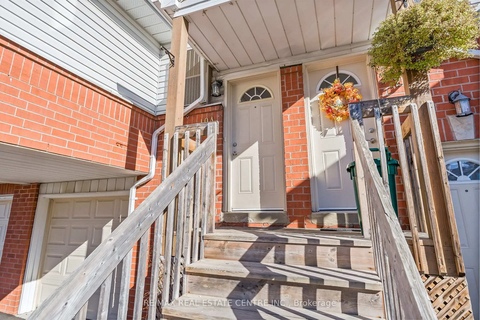 Photo 4 of 19A Wylie Circle, Halton Hills, Georgetown — HOMEH