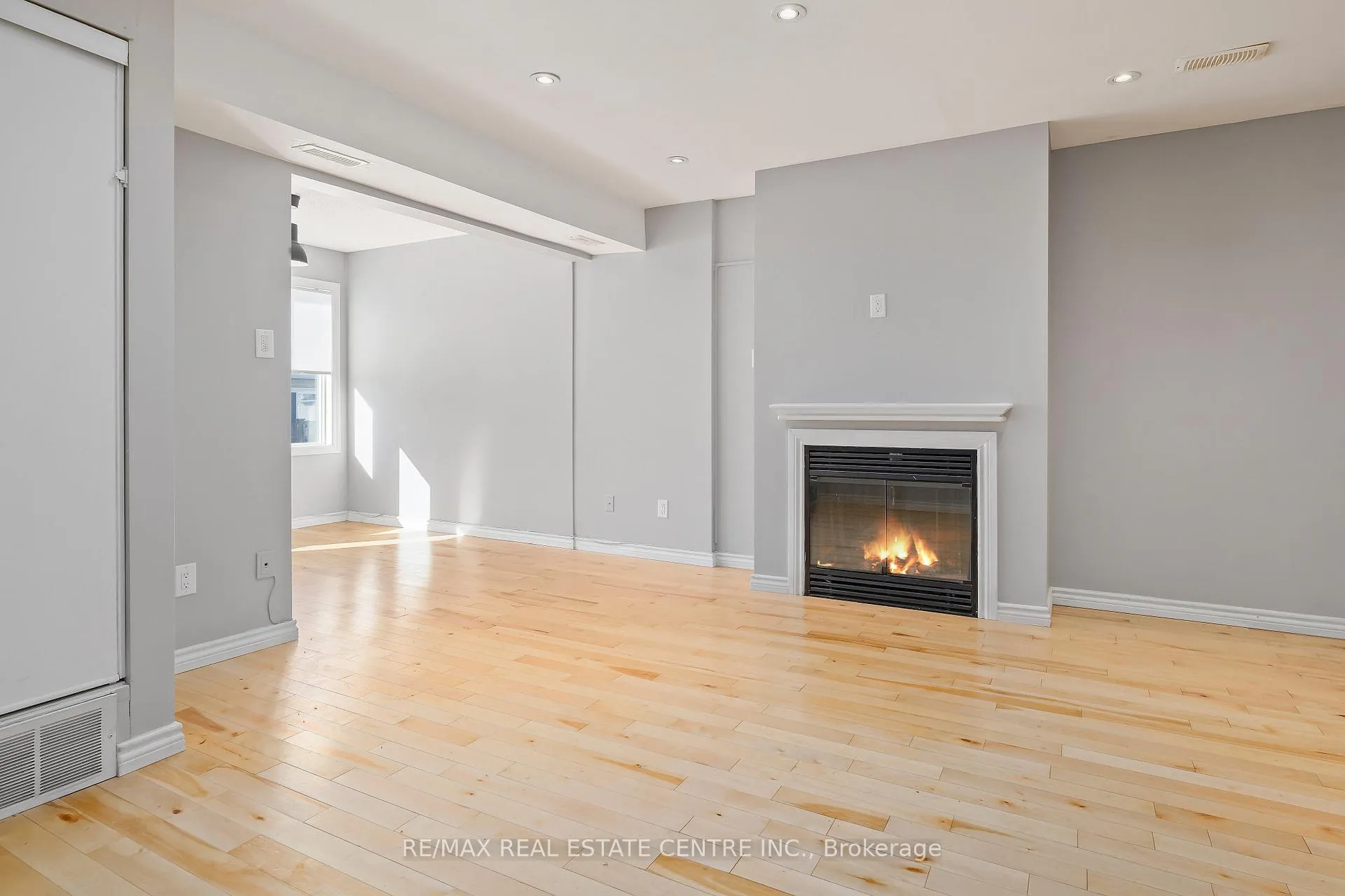 Photo 8 of 19A Wylie Circle, Halton Hills, Georgetown — HOMEH
