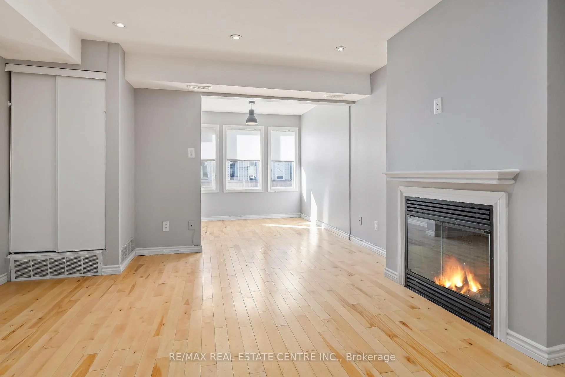 Photo 10 of 19A Wylie Circle, Halton Hills, Georgetown — HOMEH