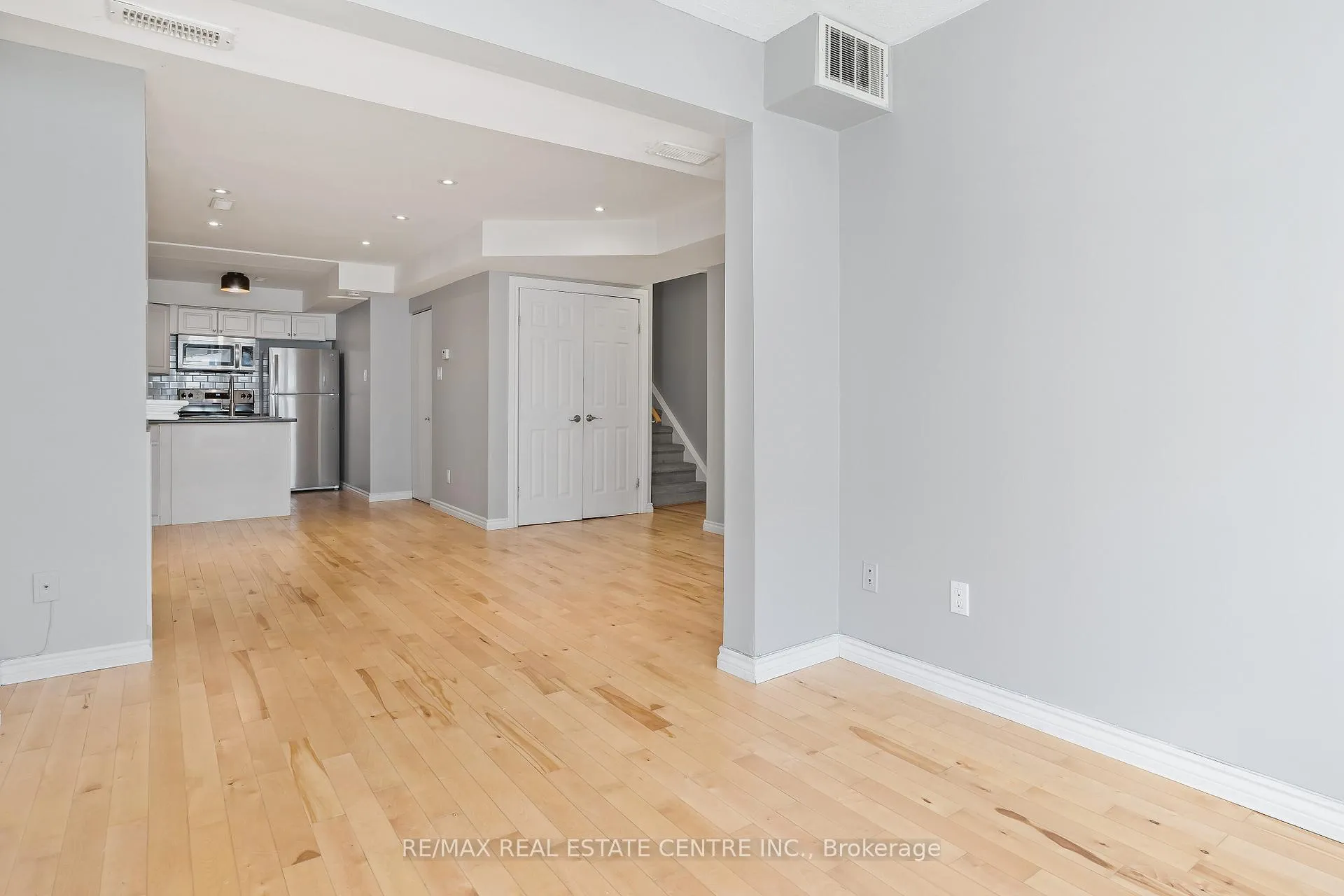 Photo 13 of 19A Wylie Circle, Halton Hills, Georgetown — HOMEH