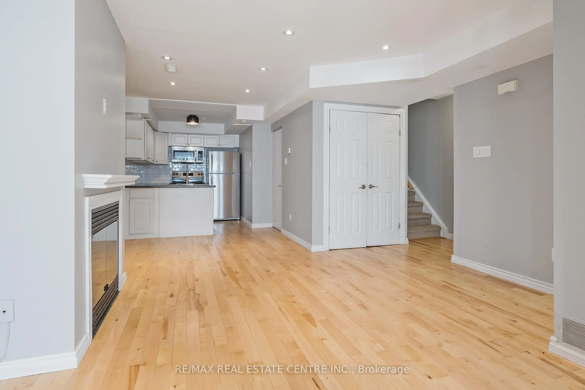 Photo 14 of 19A Wylie Circle, Halton Hills, Georgetown — HOMEH