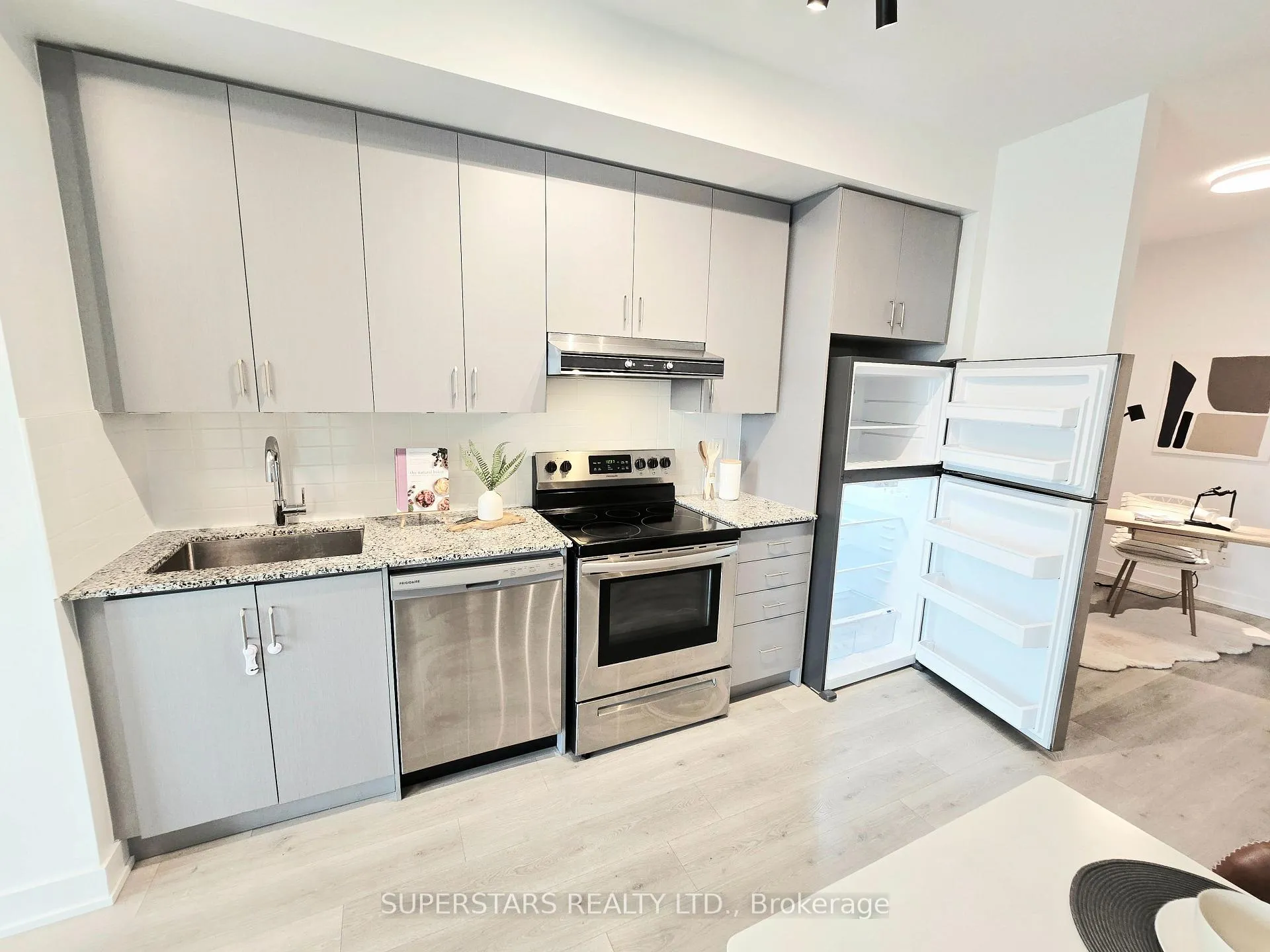 Photo 11 of Unit 305, 1709 Bur Oak Avenue, Markham, Wismer — HOMEH