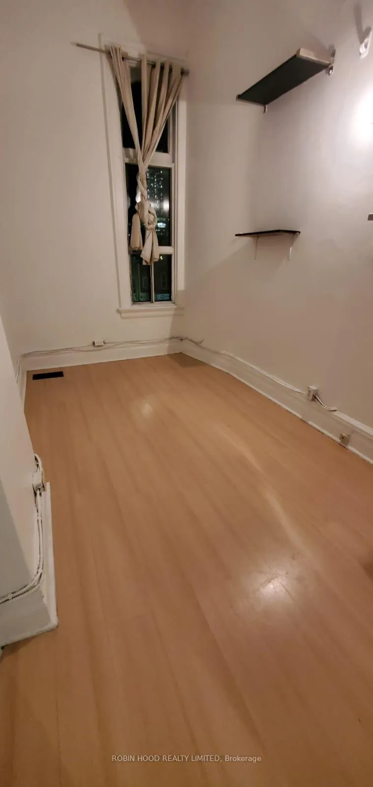 Photo 4 of Unit 3rd Floor, 384 Spadina Avenue, Toronto, Kensington-Chinatown — HOMEH