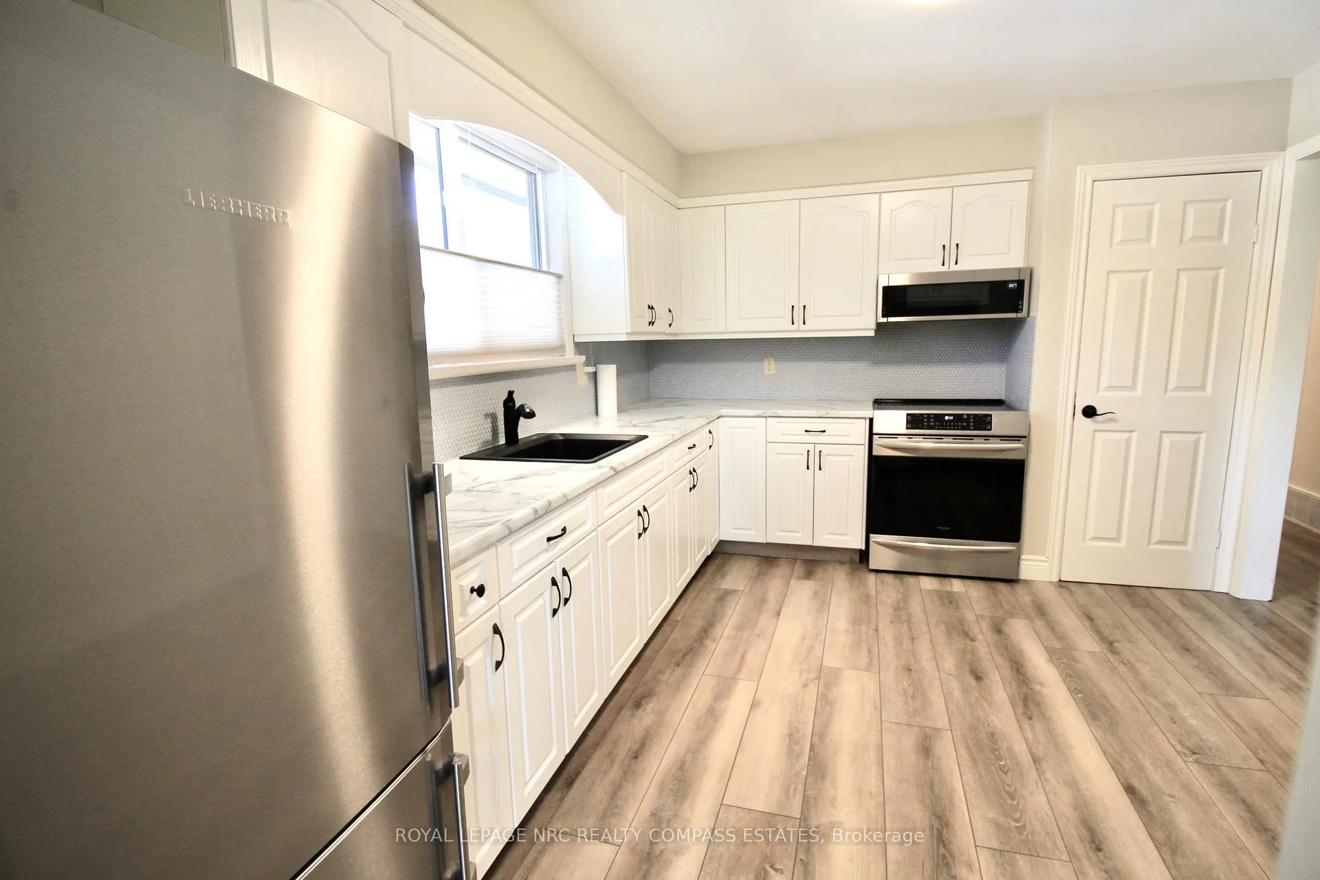 Photo 10 of 211 Main Street, Grimsby, Grimsby East — HOMEH