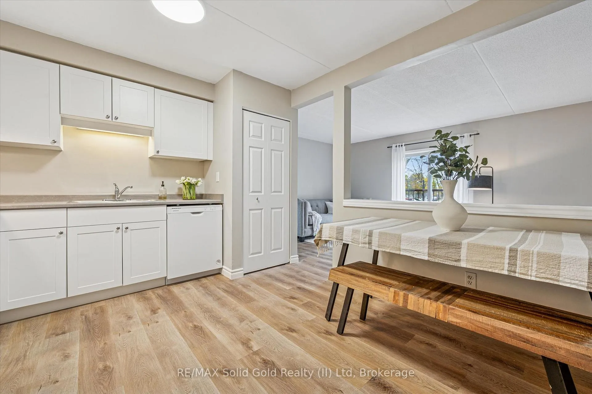 Photo 8 of Unit 6, 321 Northlake Drive, Waterloo — HOMEH