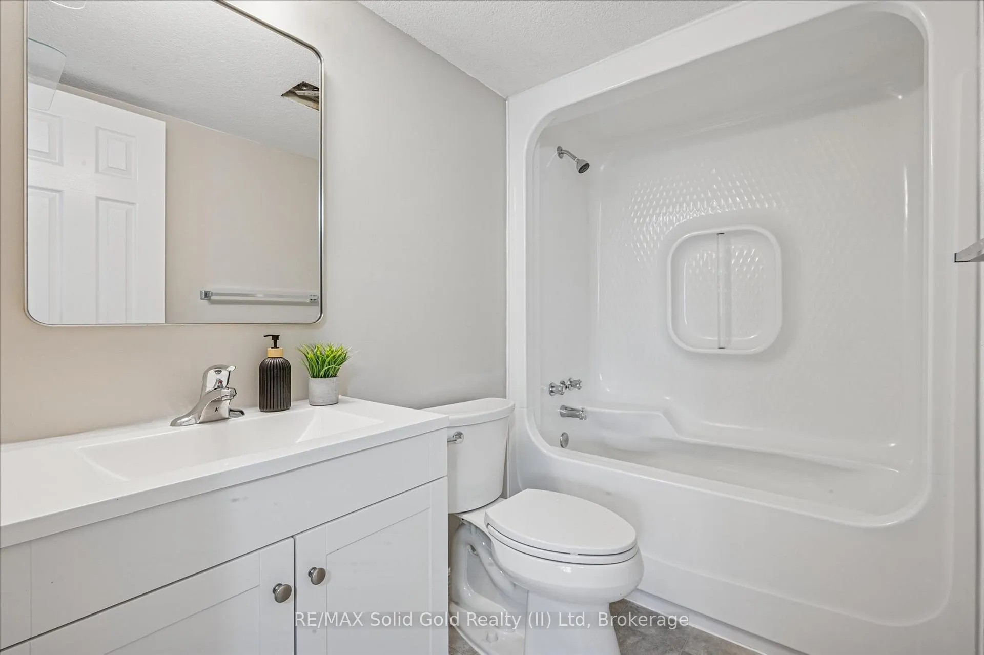 Photo 18 of Unit 6, 321 Northlake Drive, Waterloo — HOMEH