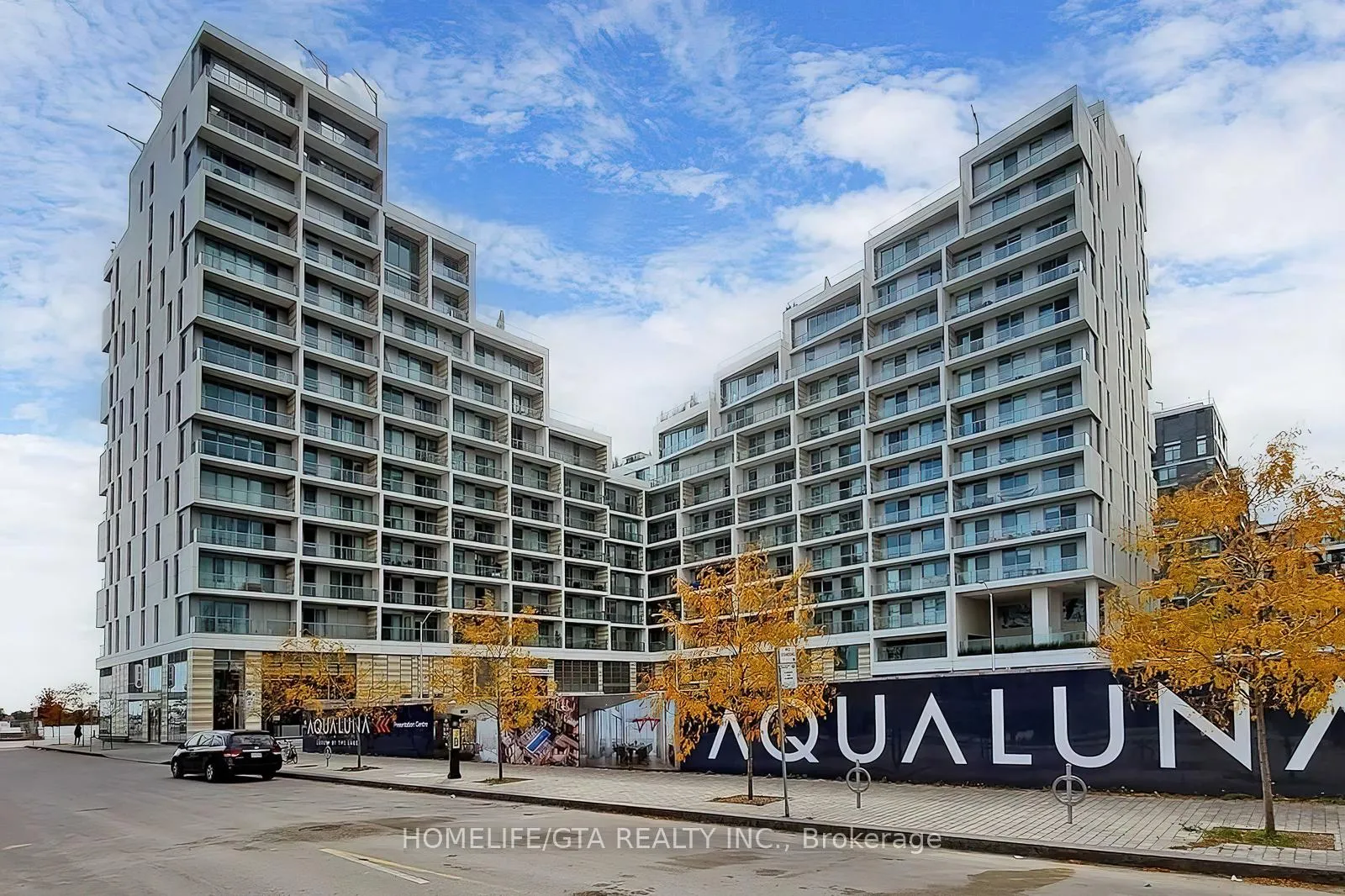 Front of Unit 415, 118 Merchants' Wharf