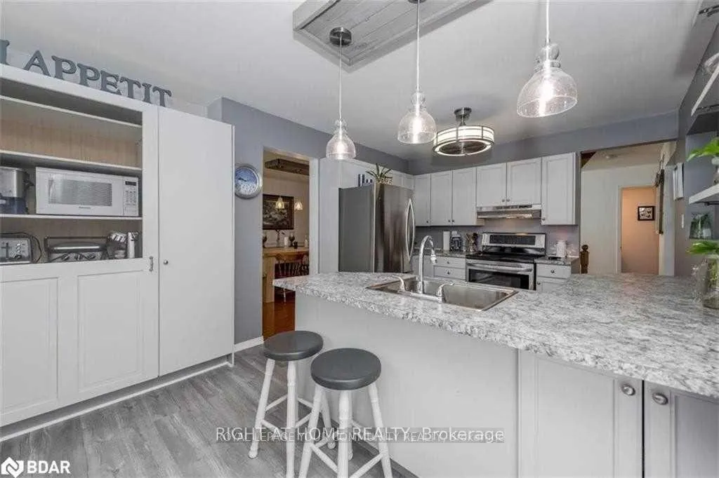 Photo 3 of 12 Keats Drive, Barrie, Letitia Heights — HOMEH
