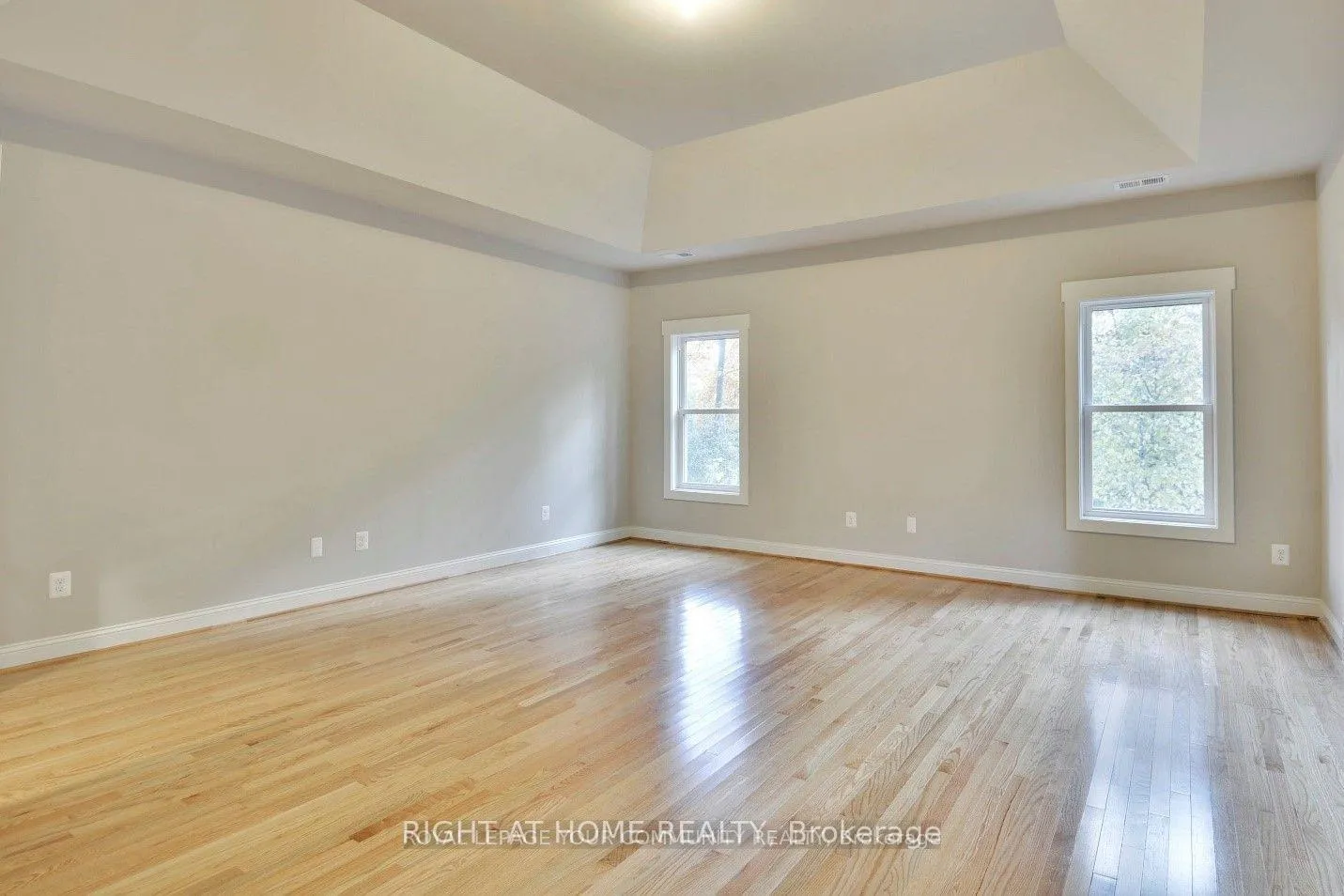 Photo 6 of 12 Keats Drive, Barrie, Letitia Heights — HOMEH