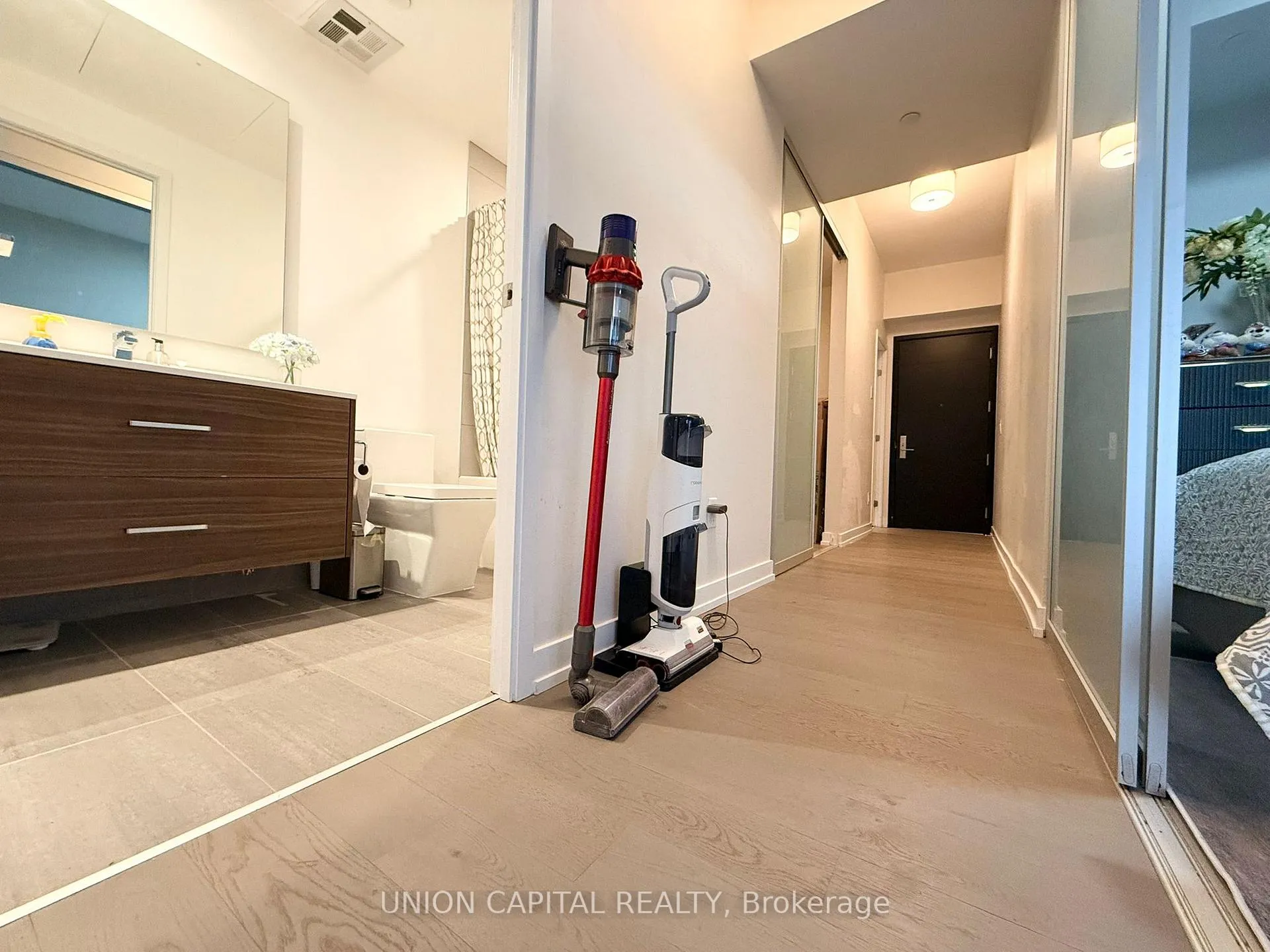 Photo 9 of Unit 3516, 488 University Avenue, Toronto, Kensington-Chinatown — HOMEH