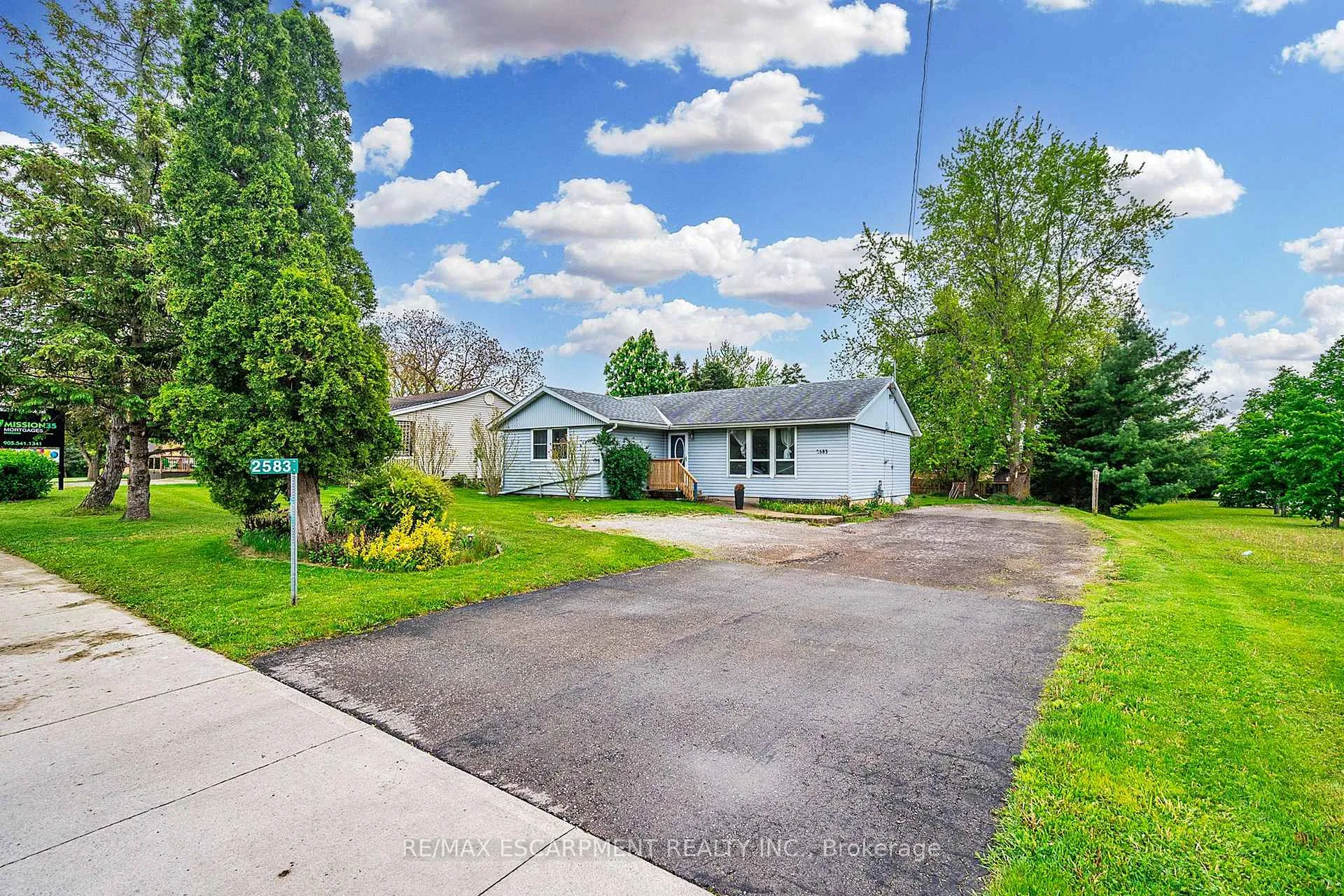 Photo 4 of 2583 Binbrook Road, Hamilton, Binbrook — HOMEH