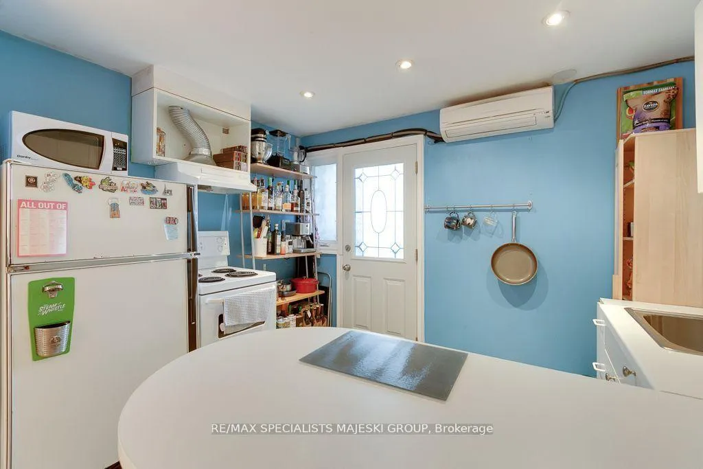 Photo 5 of Unit Bsmnt, 14 Helena Avenue, Toronto, Wychwood — HOMEH